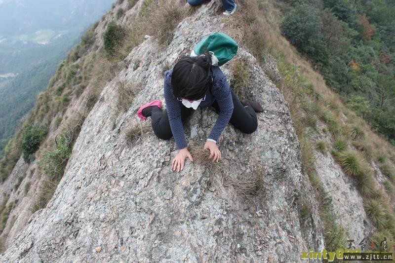 11.10.29  天台、三门、临海三地驴友60余人同游三门的隐龙山 和木勺沙滩6.jpg
