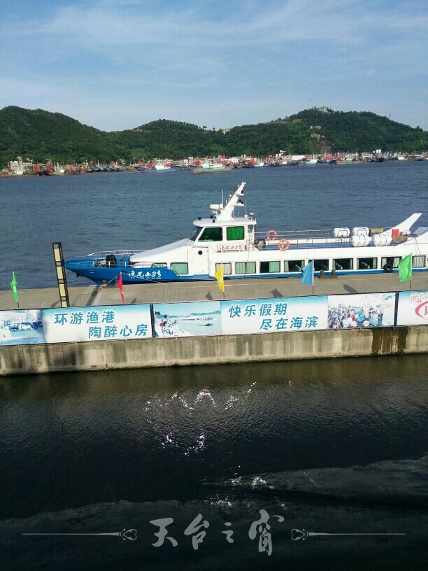 UEAVEiH56j26.jpg