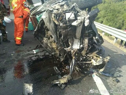 8b5d427fgy1fp5jvabt5xj20hs0dcada.jpg