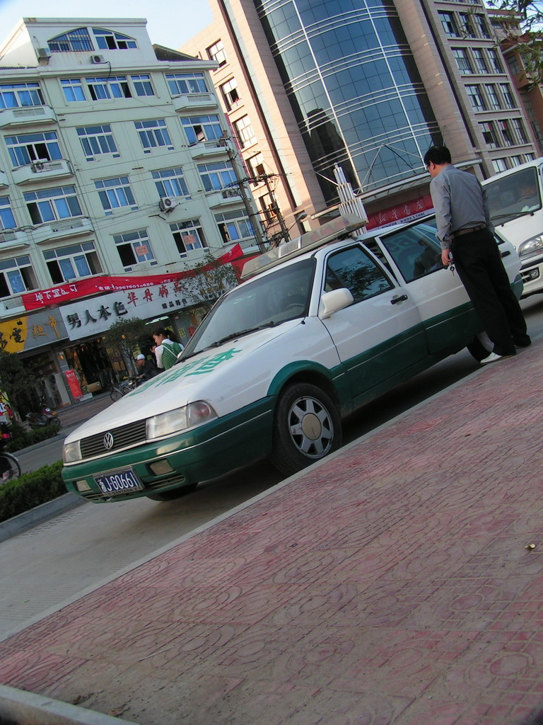 曝光台:公车私用.还违法停车.