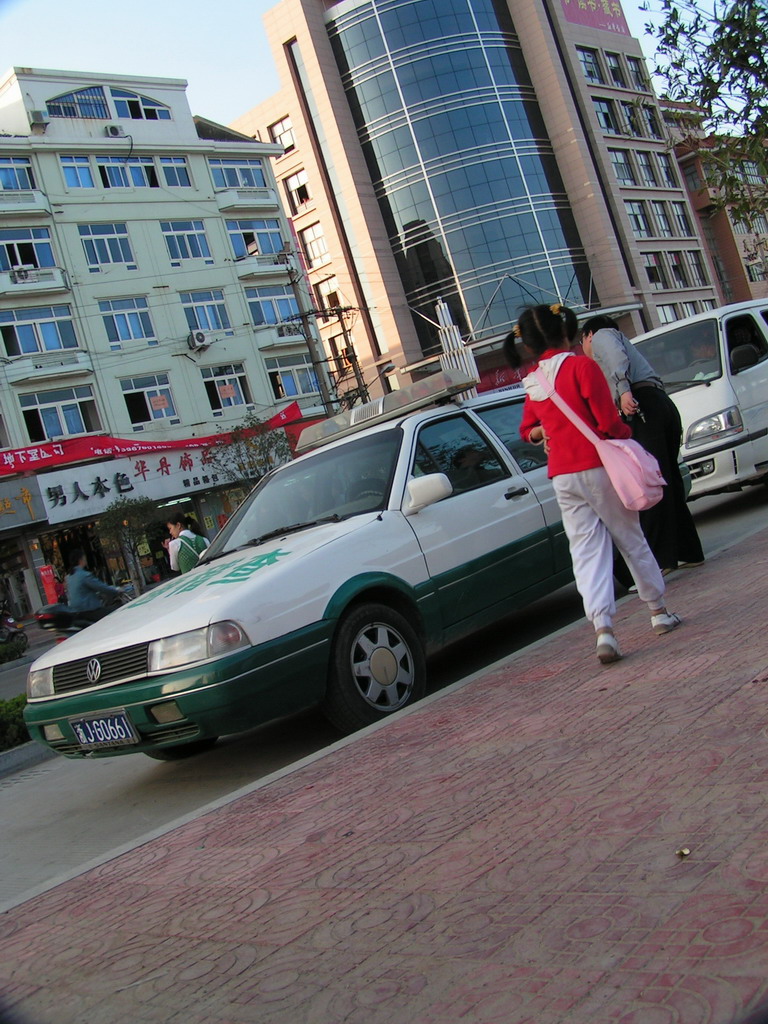 曝光台:公车私用.还违法停车.