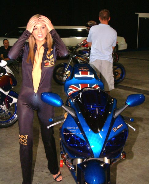 美女和车