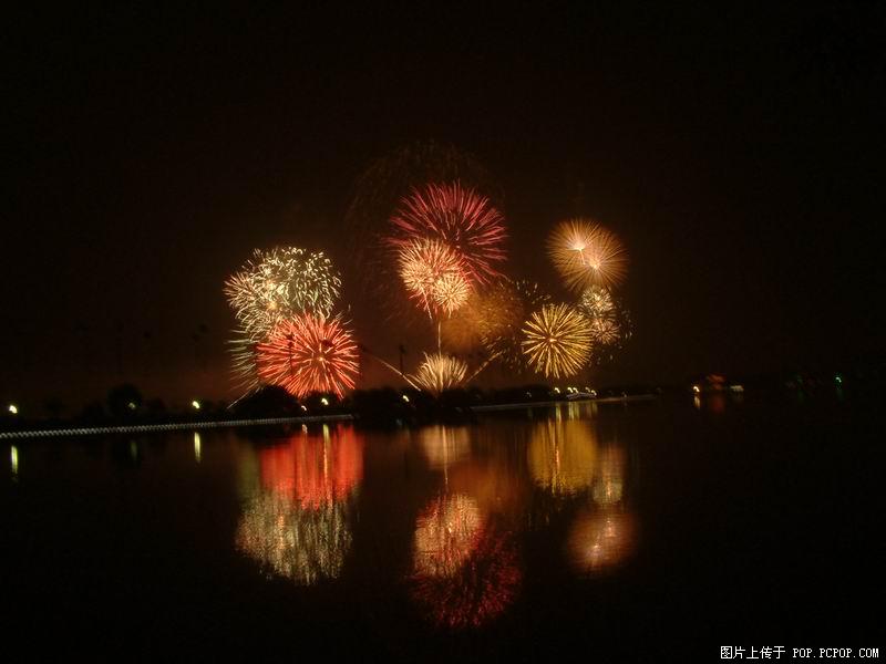 我在天台时拍的！呵呵。。帅吧～！