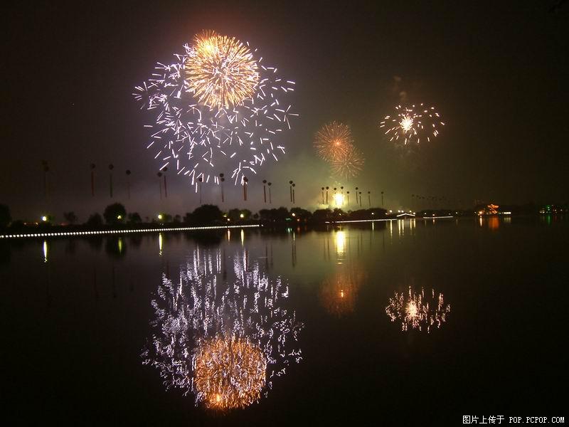 我在天台时拍的！呵呵。。帅吧～！