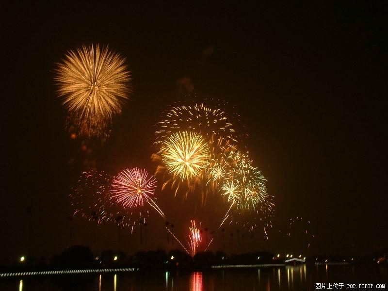 我在天台时拍的！呵呵。。帅吧～！