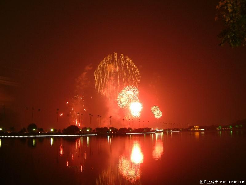 我在天台时拍的！呵呵。。帅吧～！