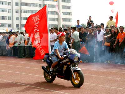 组图：摩旅节最后一场比赛