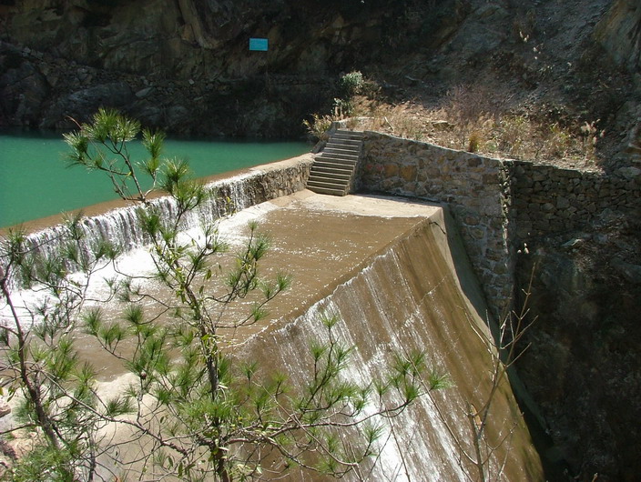 优游龙穿峡