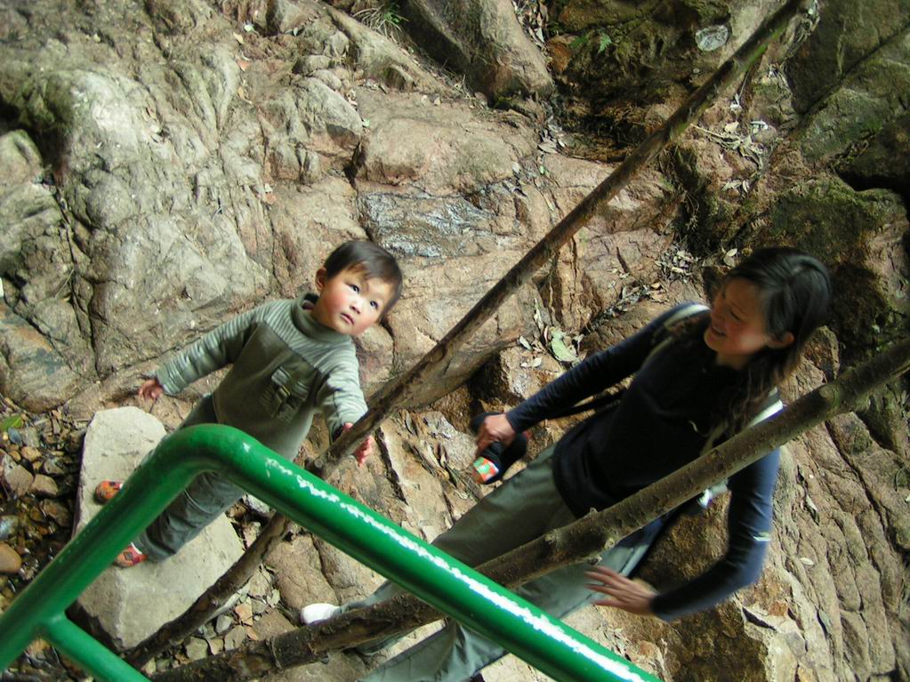2005.4.9龙川峡岩降之花絮
