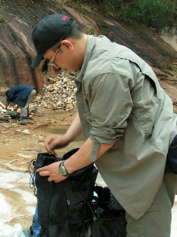 2005.4.9龙川峡岩降之人物版