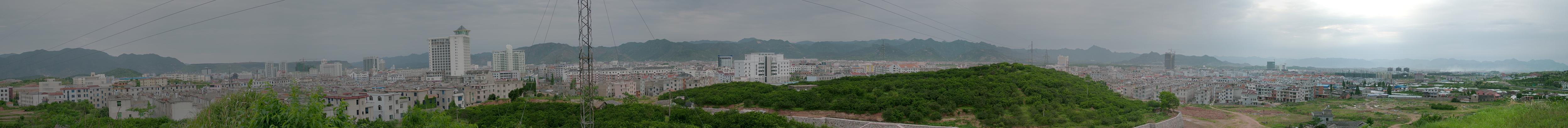 今天找到一个地方可以拍天台县城一景