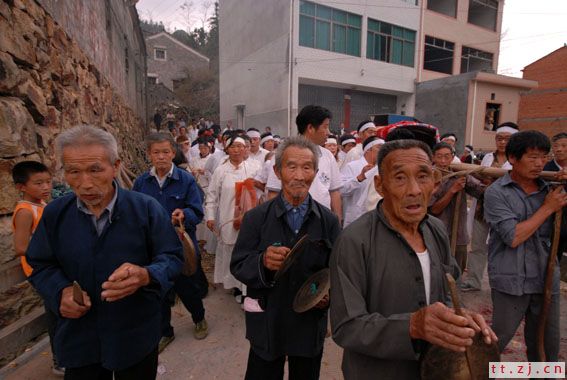 记实摄影-天台农村抬棺财