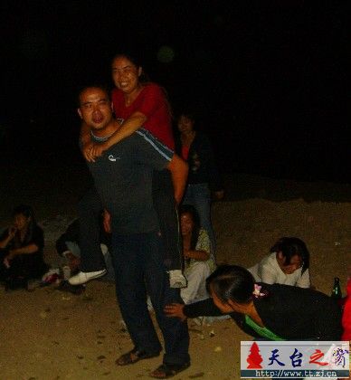 中秋篝火晚会PP...