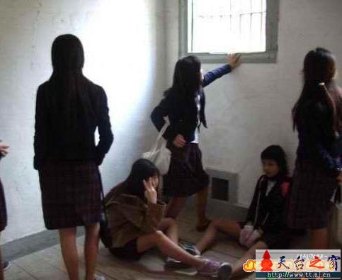 女流氓另人发指!让论坛女性自叹不如啊!