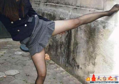 女流氓另人发指!让论坛女性自叹不如啊!