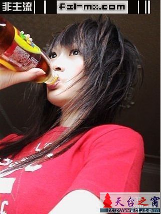 偷拍疯狂亲吻的激情少女