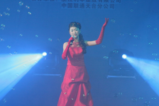 天台县第三届青年歌手电视大奖赛画面