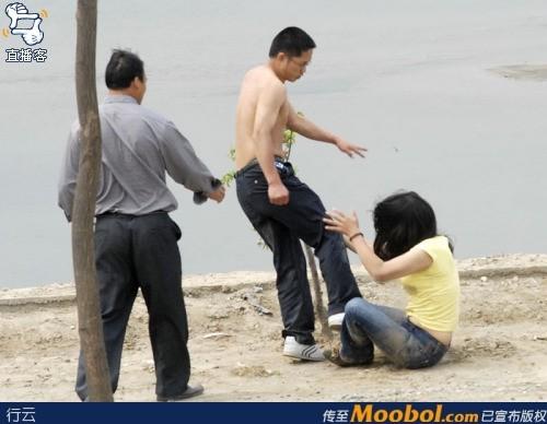 太可恶啦！恶男暴打怀孕未婚妻(组图)