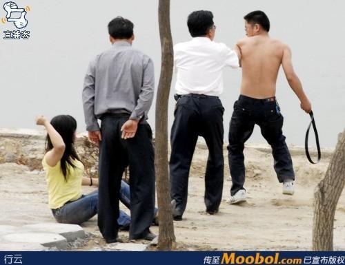 太可恶啦！恶男暴打怀孕未婚妻(组图)