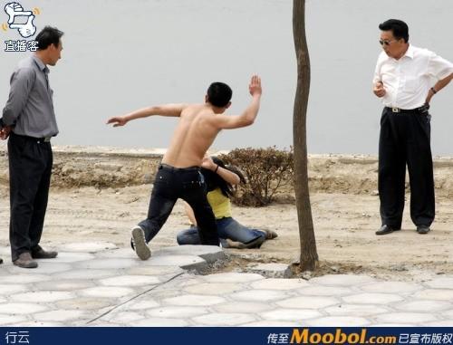 太可恶啦！恶男暴打怀孕未婚妻(组图)