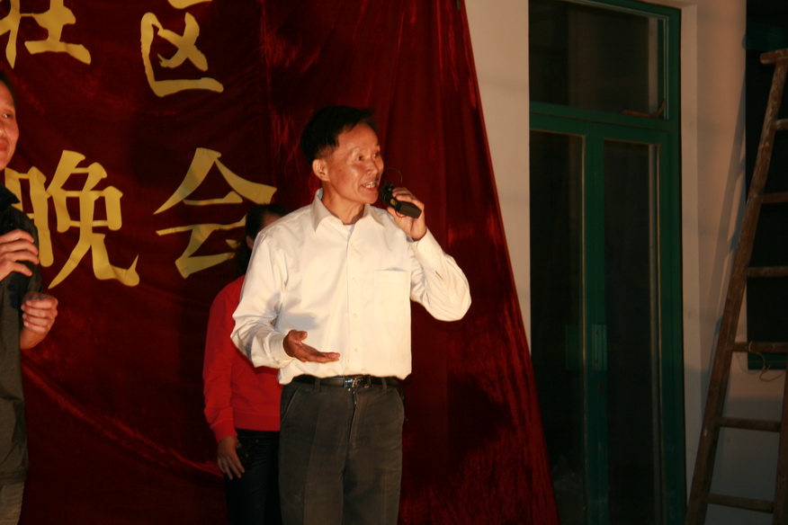 天台之窗戏迷俱乐部在幸福花苑举行中秋联欢晚会