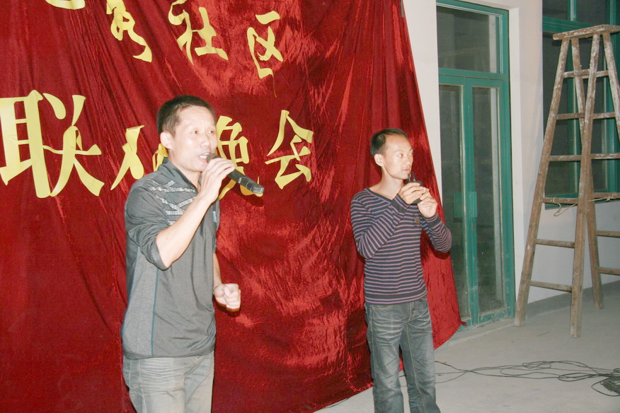 天台之窗戏迷俱乐部在幸福花苑举行中秋联欢晚会