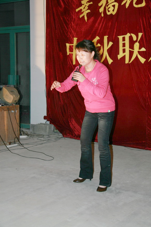 天台之窗戏迷俱乐部在幸福花苑举行中秋联欢晚会