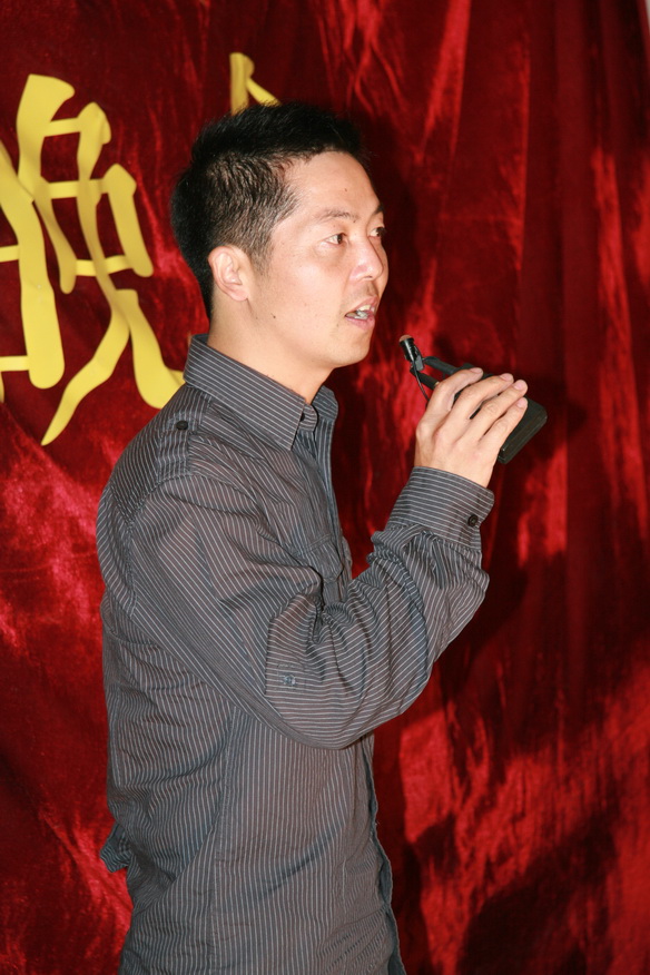 天台之窗戏迷俱乐部在幸福花苑举行中秋联欢晚会