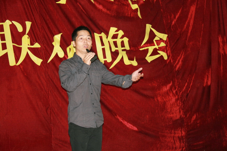 天台之窗戏迷俱乐部在幸福花苑举行中秋联欢晚会