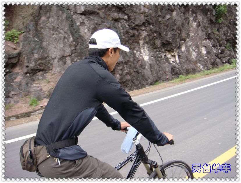 石油大叔矫健的身影.jpg